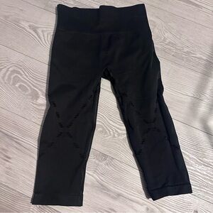 IVY PARK Cropped Capri Black Leggings Cut Out S/M Athletic Elastic Waist